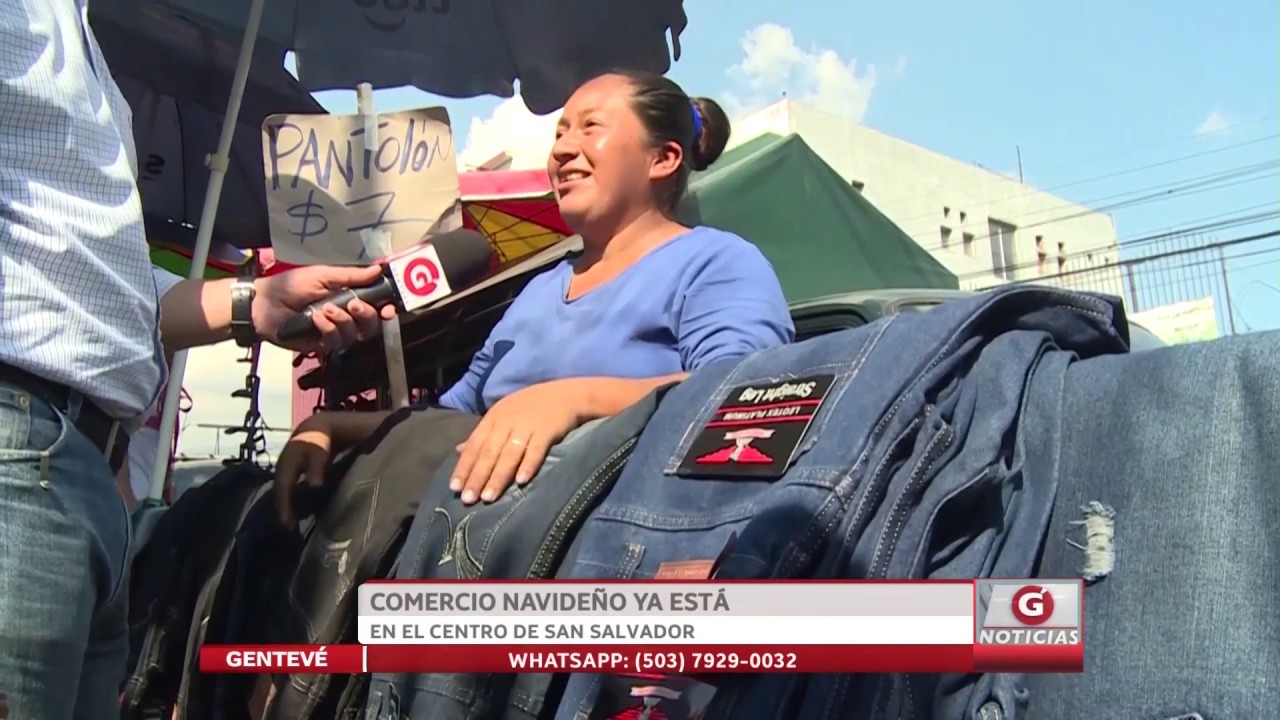 Comercio navideño ya está en el centro de San Salvador newspaper mockup
