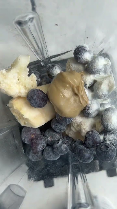BASIL in a Smoothie?? 🫐🌿🫐 You will LOVE this Dairy-Free Blueberry Basil Smoothie