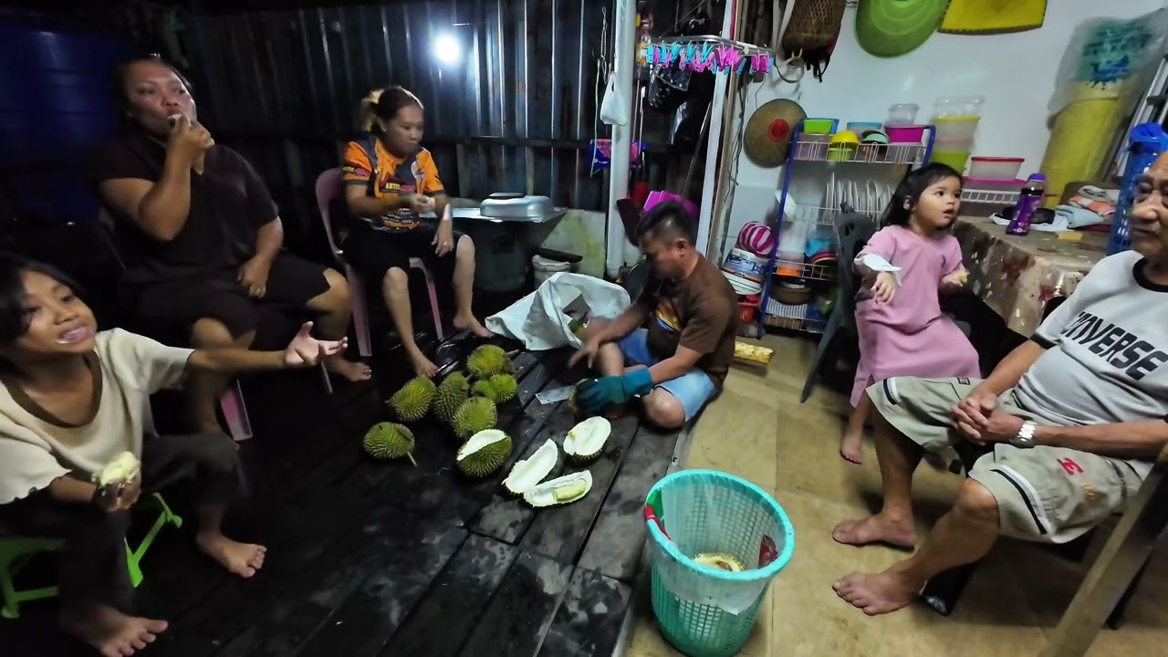 HEBAT KUMANG JAWAI DAH JADI BAJU HASIL TENUNAN // MAKAN SATU GUNI DURIAN DARI PAKAN // 