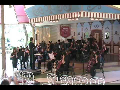 Bernardo Yorba MS Orchestra at Disneyland 2009 - P...