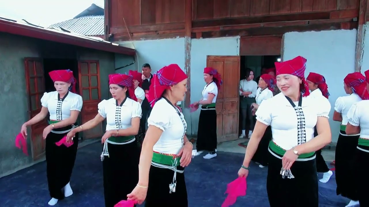 Múa suôn về bản em mừng lễ thành hôn bình suôn bản phày 