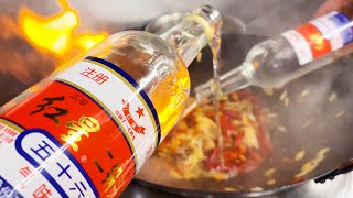 アルコール度数５６度の白酒で煮込む激辛ラーメン　紅星二鍋頭酒辣麺【アルコードラーメン】Spicy ramen with Alcohod Liquor