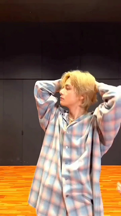 Why this is so perfect 😭💜 #bts #taehyung #taetae #bollywood