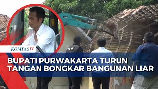 Bupati Purwakarta Kemudikan Alat Berat Bongkar Bangunan Liar, Tak Ada Kompensasi