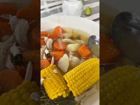 #HUMOOOOR hoy tocó caldito de 🐥  #cocinaconmigo #gomita 💕 #caldodepollo #tiktokviral