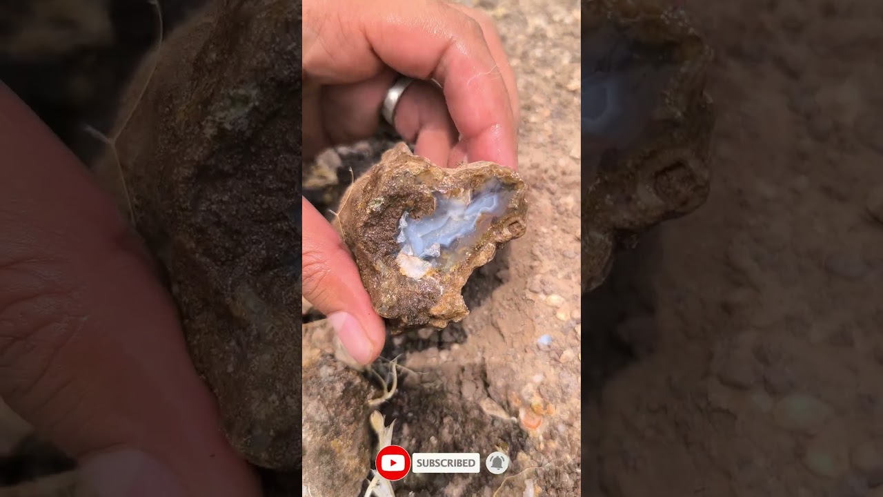 Water Reveals Hidden Banded Pattern in Blue Agate 💧💎