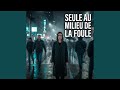 Seule Au Milieu De La Foule 