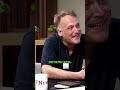 Синята вълна на площада и червената победа в урните