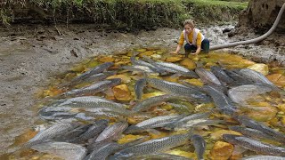 Fishing Technology: Modern Technology Catch A Lot Of Fish - Pump Fishing Technique - Survival Skills