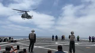 美国两栖船坞登陆舰演习：射击、登陆艇入舱、直升机起降