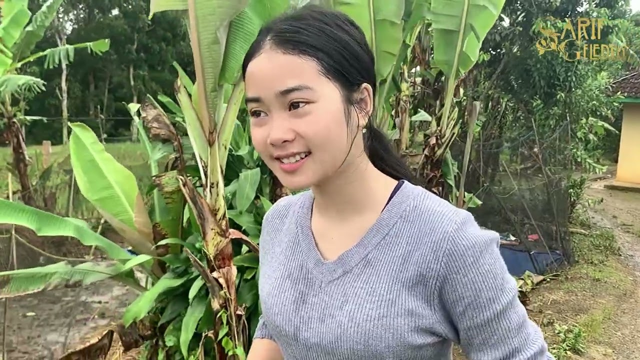 DIBALIK WAJAH CANTIKNYA DIA RAJIN PULA! NENG PITRI GADIS DESA YANG SELALU BANTUIN BERSIHIN MASJID