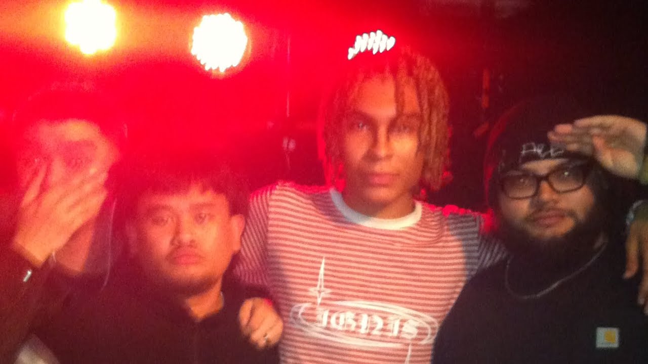 strxtch @ Deazy World