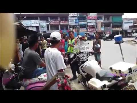 Heboh ! Ini Baru Preman Sejati ! Berani Melawan Polisi Ketika Ditilang ,sampe Berantem !