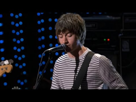 Arctic Monkeys - Brianstorm [Late Night with Conan O'Brien 2007-04-30]