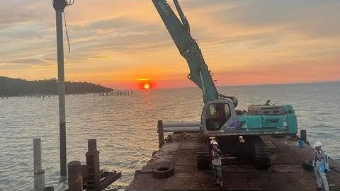 Thi công thử cắt đầu cọc ( trên biển)