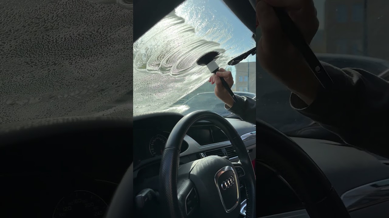 Как и чем правильно очистить стёкла в авто от сильных загрязнений