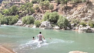 Download Lagu In theEmbraceof Water:TheScreams of AghaQaryanand theDrowningof Her Friendsin theDepths of the River MP3 Download Lagu In theEmbraceof Water:TheScreams of AghaQaryanand theDrowningof Her Friendsin theDepths of the River MP3