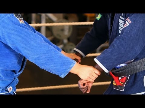 Ako sa dostať z obojručného chytenia zápästia | Jiu Jitsu