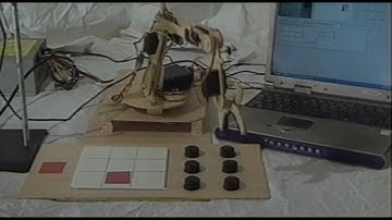Robotic arm playing tic tac toe