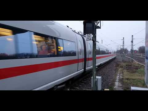 Ausfahrt Doppel ICE-3 in Berlin Südkreuz auf Gleis 4