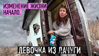 НАШЛИ ДЕВОЧКУ МАУГЛИ! Живёт в лачуге из шпал. image