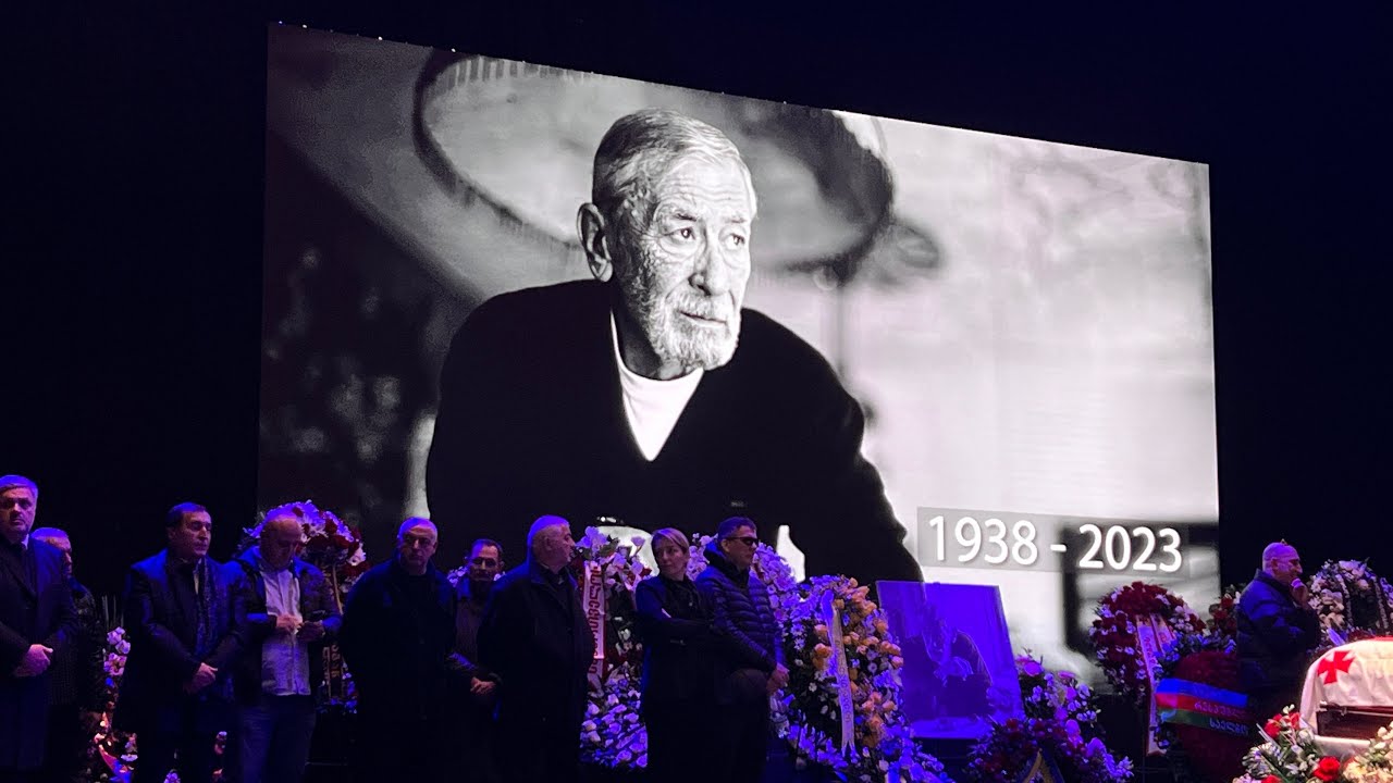 Тбилиси провожает Вахтанга Кикабидзе. Море людей в Большом концертном ...