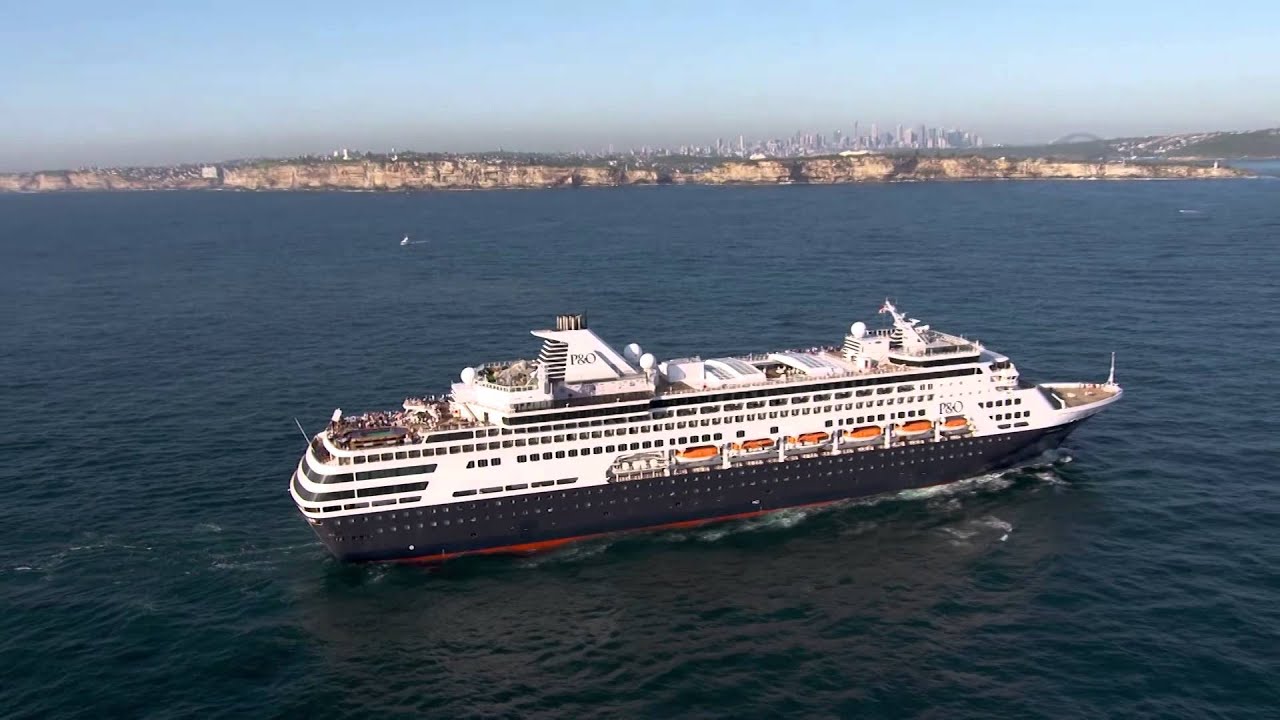 Spectacular Five Ship Parade    Cruise Passenger magazine