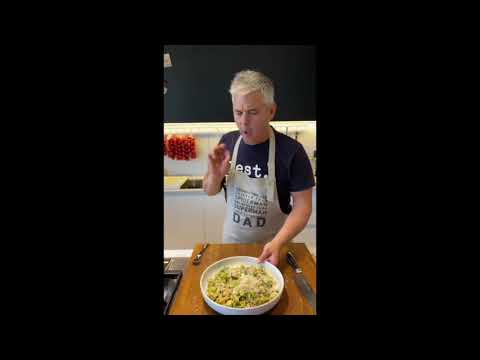 Vídeo: Com Cuinar Les Verdures Guisades Amb Cansalada