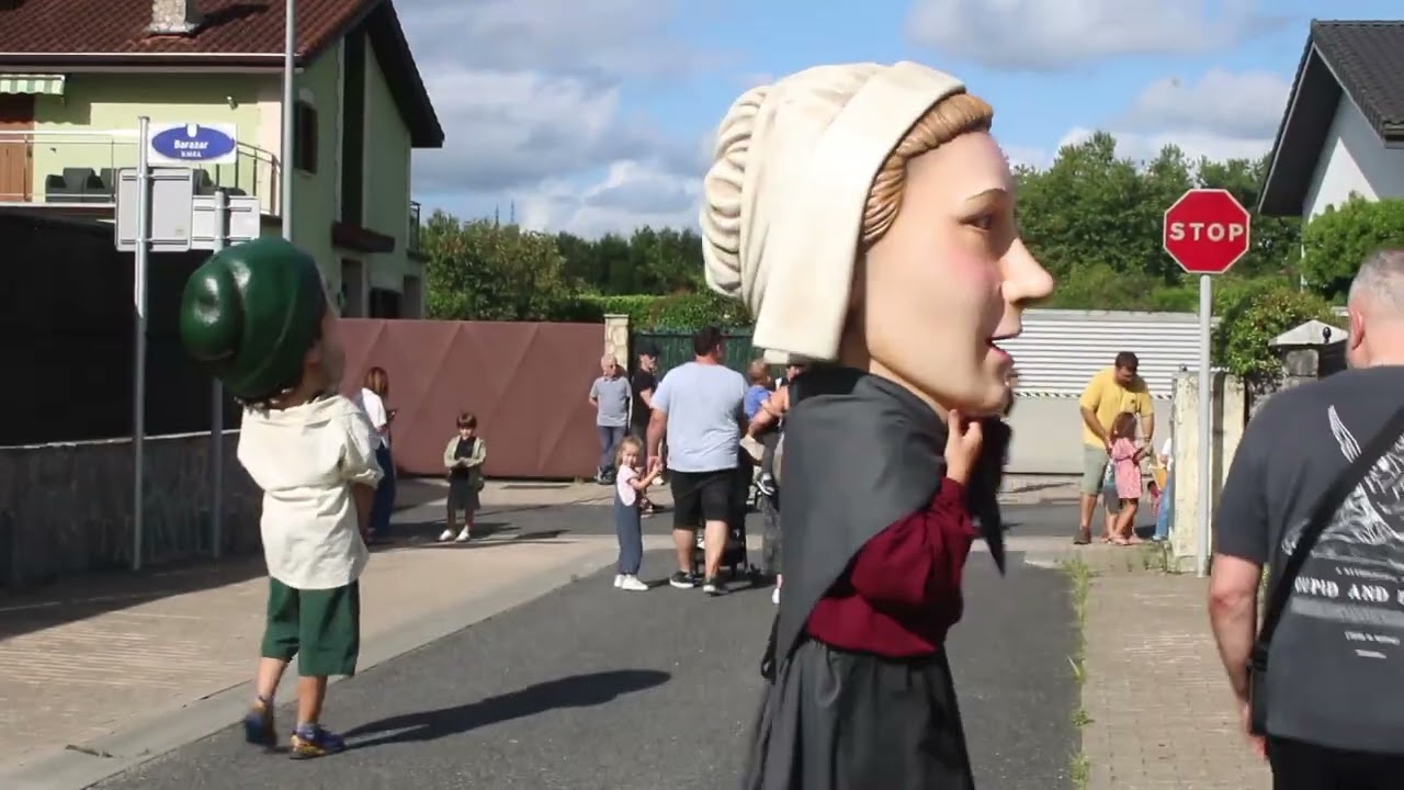 25/07/29 Zubietako jaiak: Lauburu konpartsaren kalejira