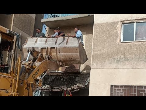 إزالة تعدي علي خط التنظيم وأملاك الدولة بعمارات شباب الرماية بمنطقة التجنيد بالهرم