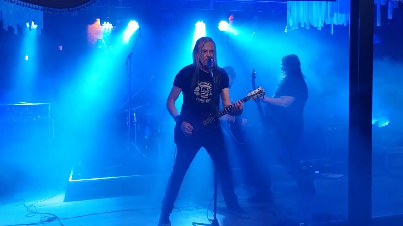 YouTube पर Intro / Don't Blame Me @ The Other Side Peer, april 15th 2023 देखें