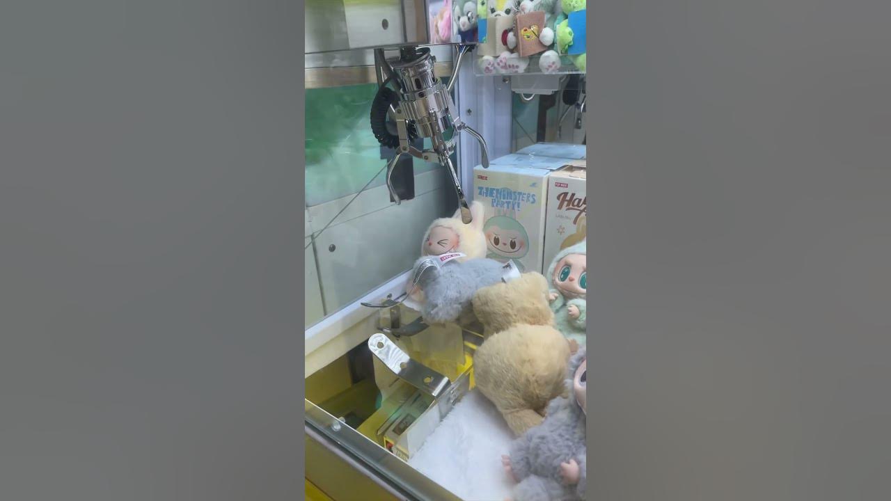 LABUBU @ Clawmachine #arcade #trending #labubu #partymonster #viral #arcade #clawmachine #toys