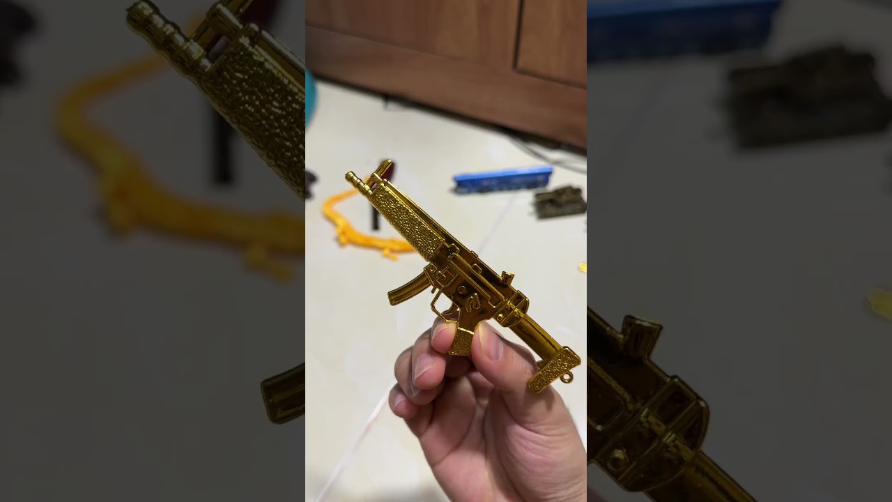 I bought this mini golden MP5 for less than $1 online 🤣
