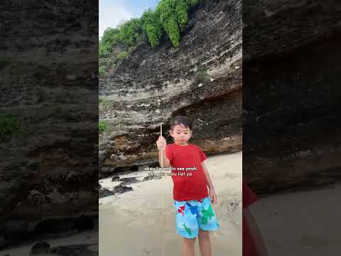 Belajar sambil main pas air surut 🪸🌏 #ibuanak #perjuanganseorangibu #parentsofyoutube