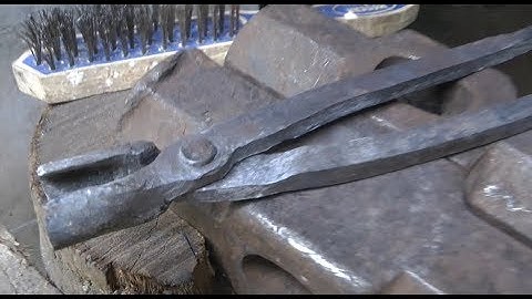 Blacksmithing - Making Tongs from High Carbon steel / V Bit tongs from 3/4 inch!