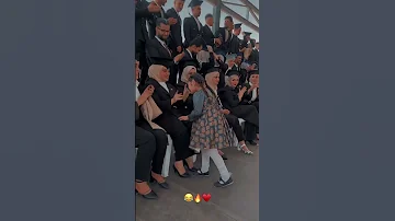 ننا كومي كومي غسليلي اهدومي بنت تركص مع امه بحفله تخرجها 