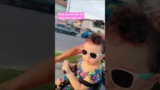 Elisa passeando de bicicleta com pai!