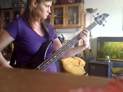 bass-groove-with-em-pentatonic-scale