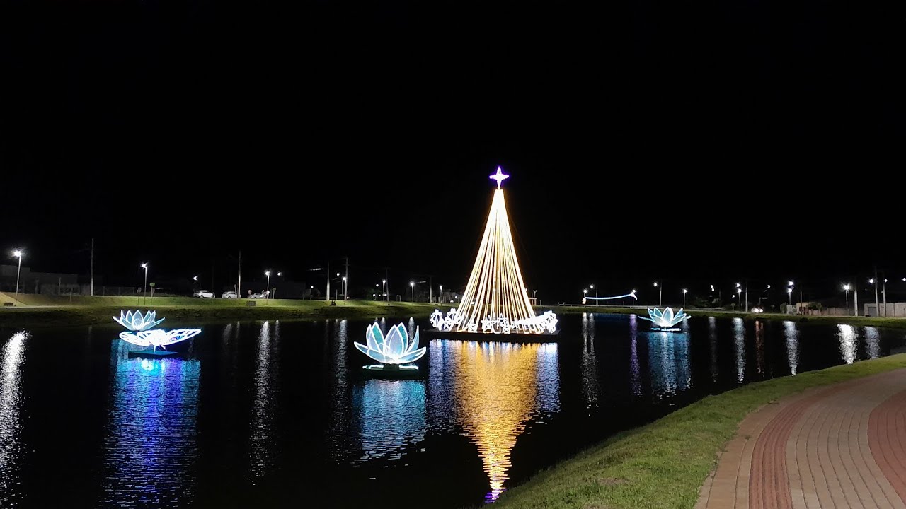 Decoração de Natal no Lago Dom Pedro Zilli em Ibiporã-PR (20/12/2023)
