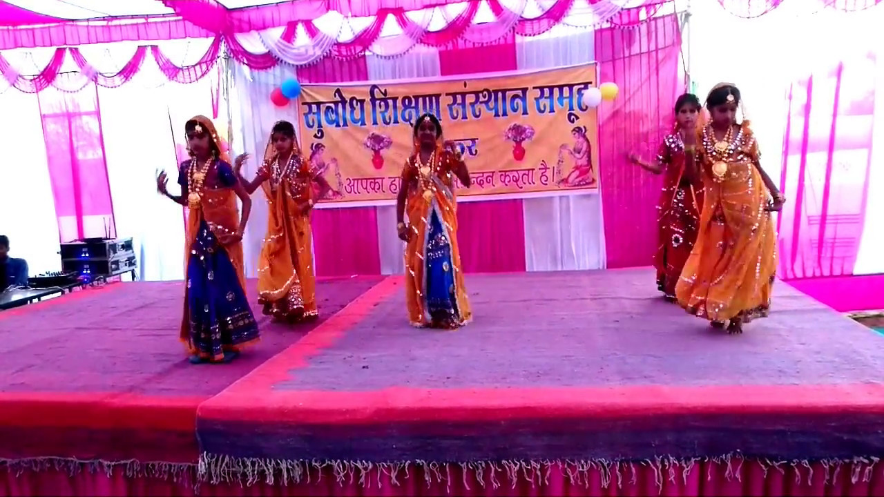 Mhara chhail Bhanwar Ro Kangasiyo Rajasthani Folk Song Awesome performance by Girl Students