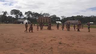 Festa na aldeia Kaupüna.