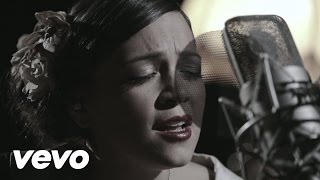 Video thumbnail of "Natalia Lafourcade - María Bonita (En Vivo)"
