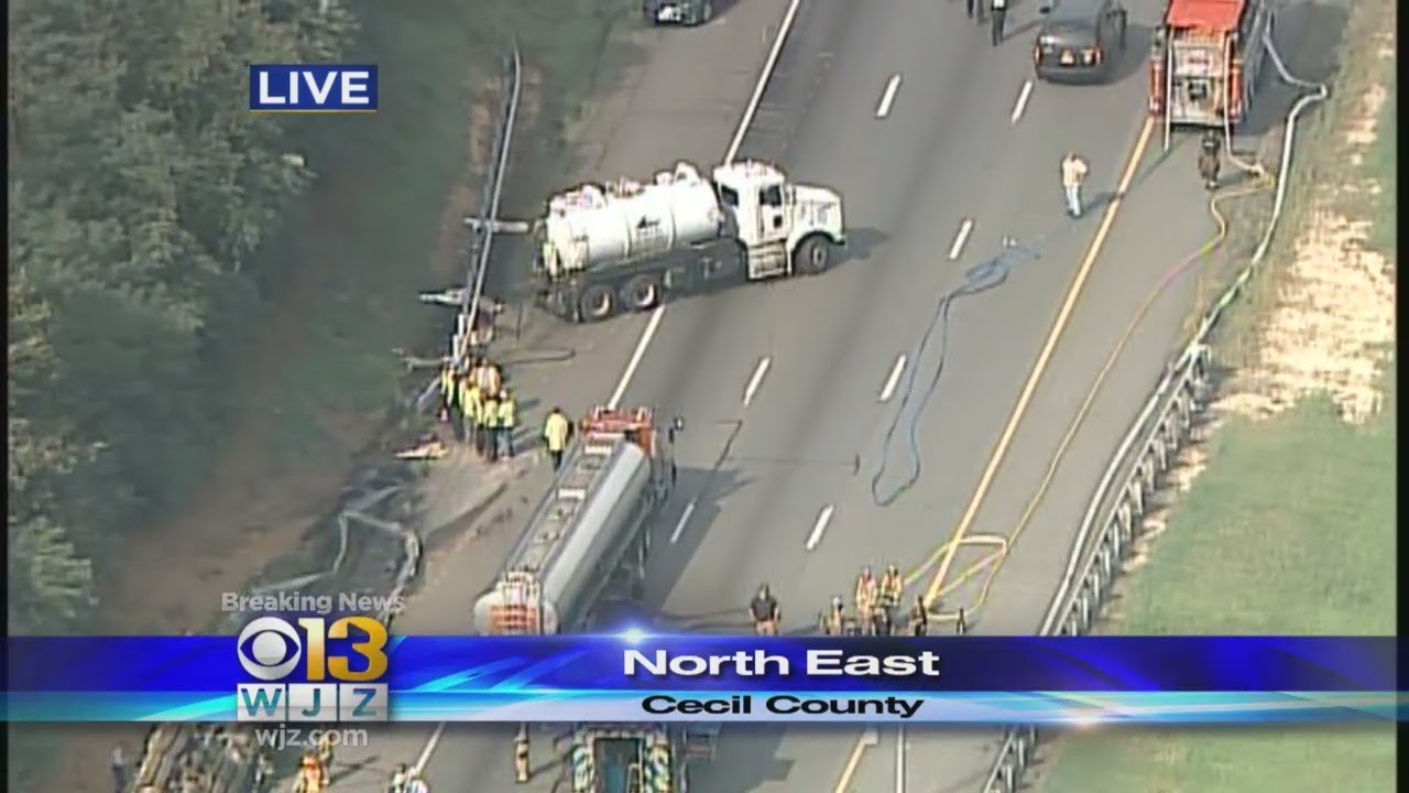 1 Dead, Traffic Backed Up On I-95 After Tractor Trailer Overturns - YouTube