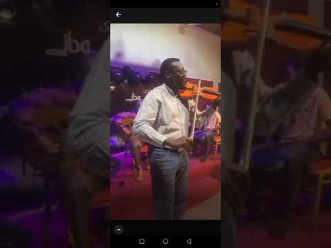 شاهد الان المايسترو لؤي عبد العزيز ابكي الحضور وابكي الكمان وبكي موسيقى سودانية 2024