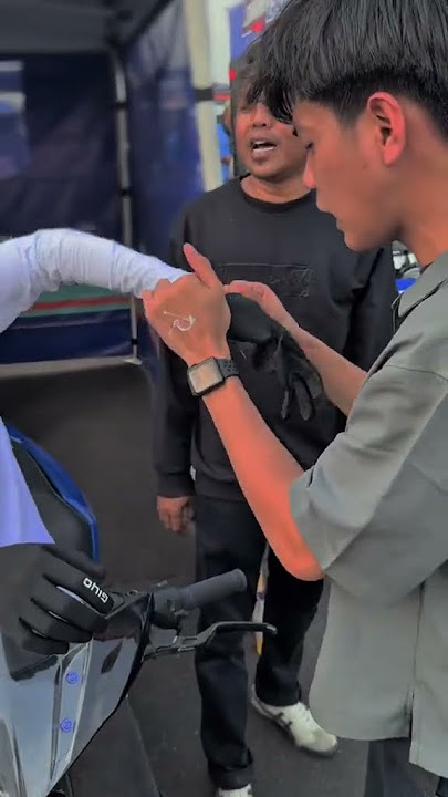 Lucu kali Abang adek ini. Auladi mode balapan