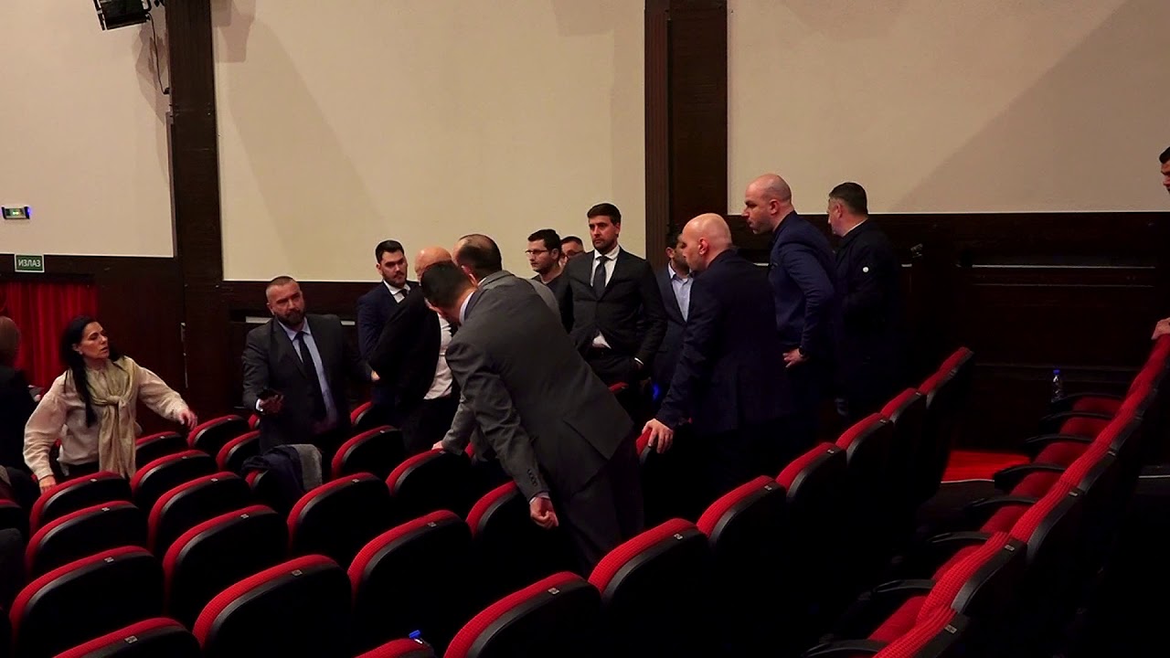 Direktor Kulturnog centra upao na Skupštinu – Nasrtao, psovao i vrijeđao odbornike opozicije