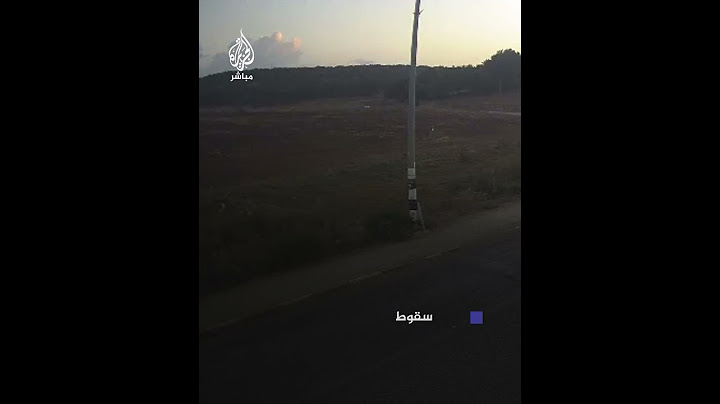 لحظة سقوط صواريخ أطلقها حزب الله على كريات بيالك وأحد مناطق الجليل شمالي إسرائيل