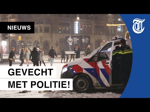 Jongeren houden sneeuwballengevecht met politie