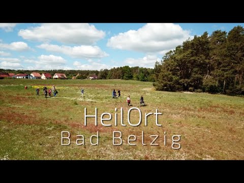 Richtstättenarchäologie - Studenten erklären die Ausgrabung auf dem Galgenberg in Belzig 2018