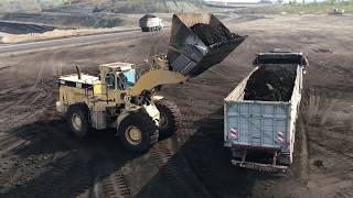 Caterpillar 988F Wheel Loader Loading Coal On Trucks - Labrianidis SA